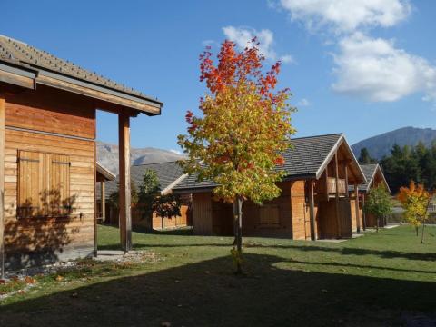 The semi-individual chalets of the "Hameau du Puy" can accommodate from 6 to 10 people, ideal for families.